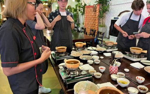 有名ベトナム料理レストラン「Hoa Tuc（ホアトゥック）」の料理教室（昼食付）（送迎付き）