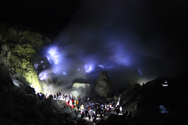 ブルーファイヤーで有名なイジェン山に行ってきました バリ島 インターンシップ情報 ブログ詳細 ウェンディーツアー